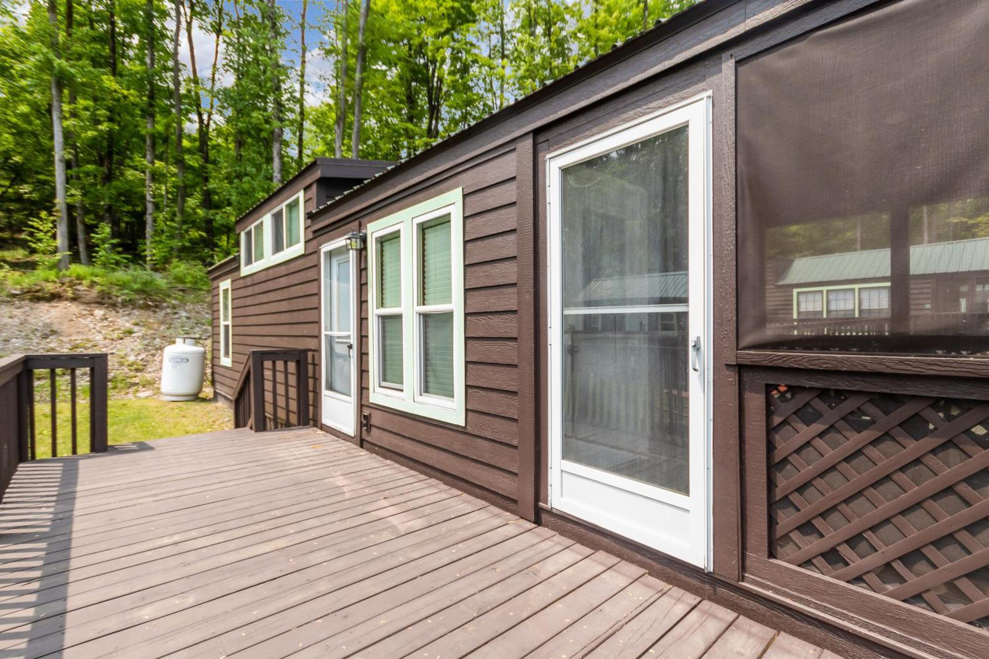 Villa Jellystone Park Birchwood Acres Greenfield Park Exterior foto